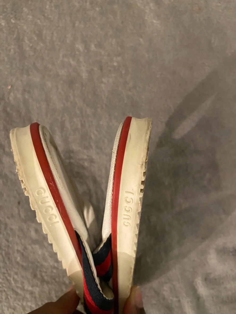 Gucci White Leather Flip Flop Sandals with Red and Blue Stripe - Picture 6 of 7